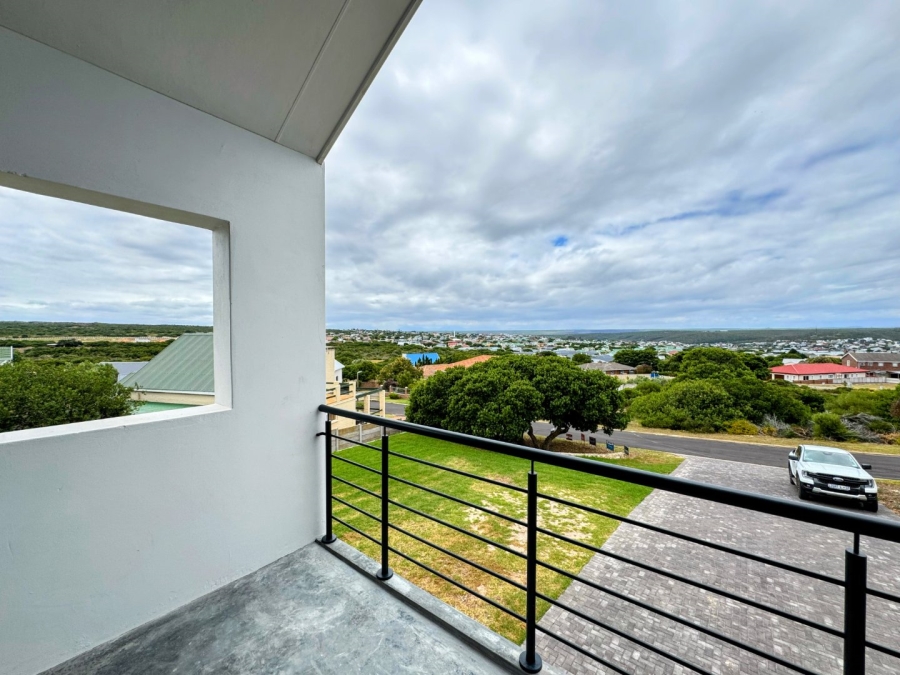 4 Bedroom Property for Sale in Stilbaai Wes Western Cape